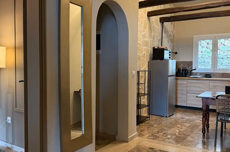 La Strade 2 Room Apt. Adults Only
