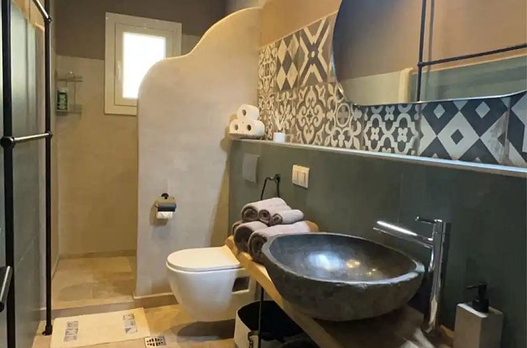 La Strade 2 Room Apt. Adults Only