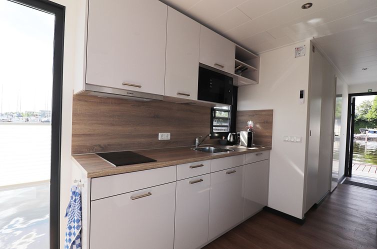 Houseboat «Refugio»