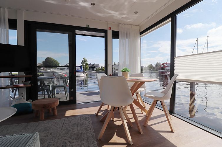 Houseboat «Refugio»