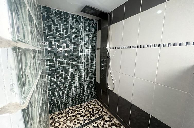 Magnifique maison de vacances pour 10 adultes avec pscine in