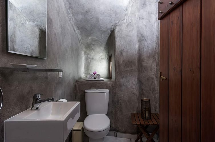 Vrijstaande woning in Fira