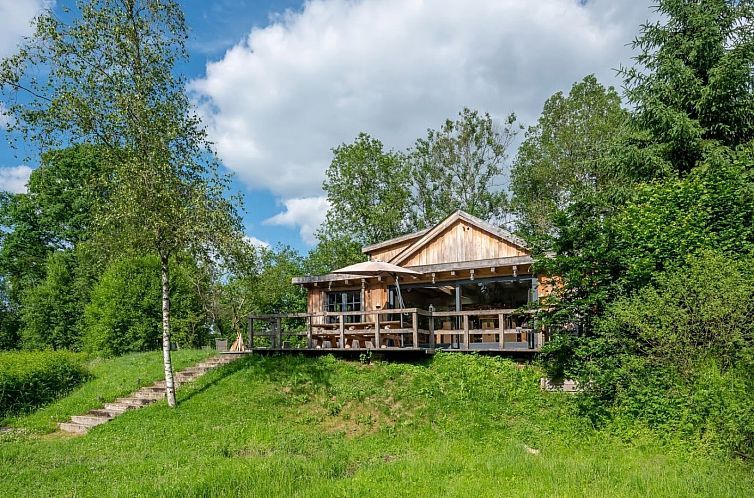 Ferienhaus ARD224 in Waimes, Ardennen, Belgien, mit Holzterrasse und gruener Umgebung - ideal fuer Naturliebhaber.