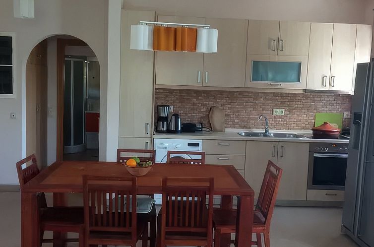 Vrijstaande woning in Afantou