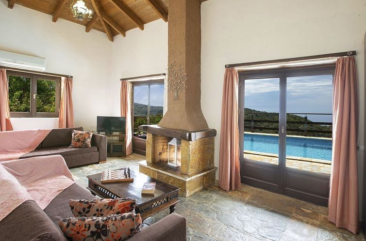 Vakantiehuis Schönes Haus in Apollonii mit privatem Pool