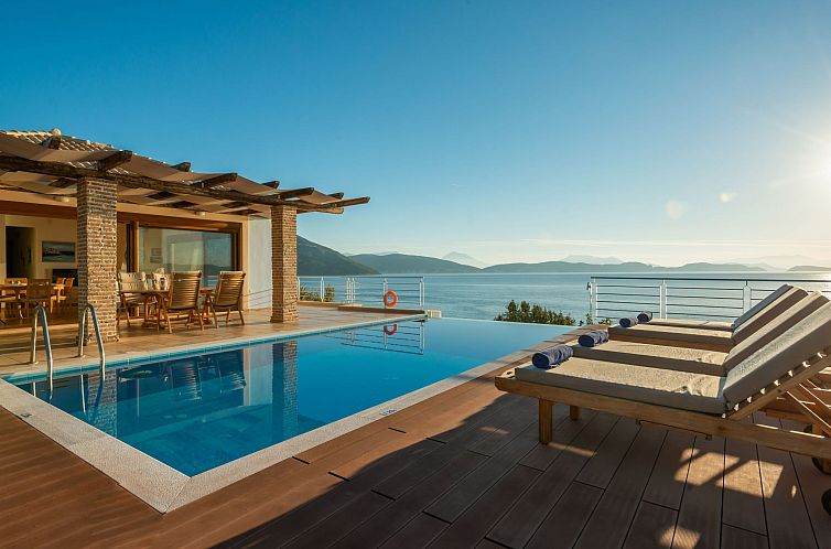 Vakantiehuis Karavi Villa mit privatem Zugang zum Meer