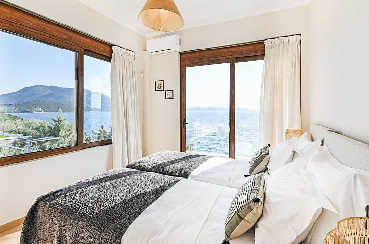 Vakantiehuis Karavi Villa mit privatem Zugang zum Meer