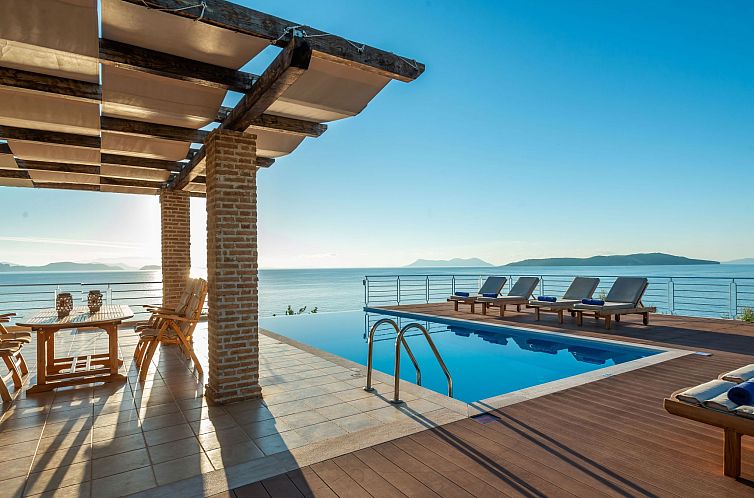 Vakantiehuis Karavi Villa mit privatem Zugang zum Meer
