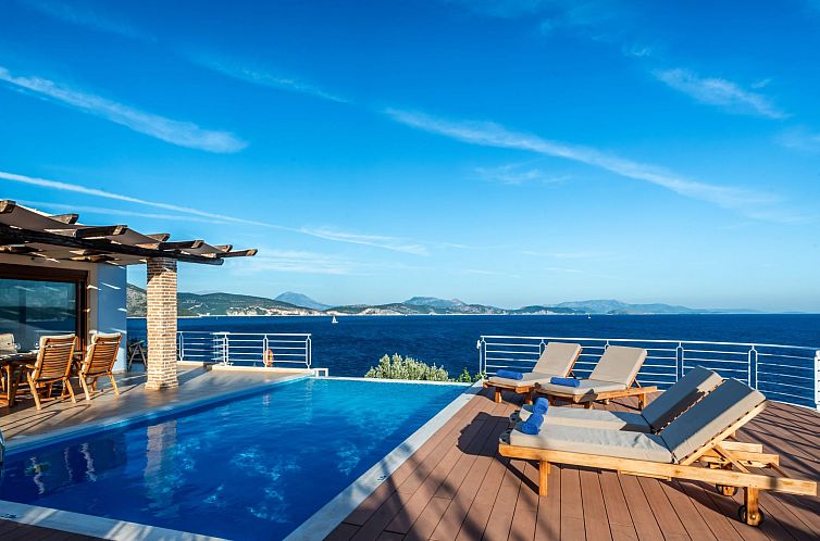 Vakantiehuis Karavi Villa mit privatem Zugang zum Meer