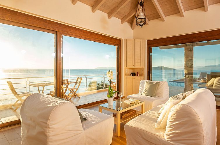 Vakantiehuis Karavi Villa mit privatem Zugang zum Meer