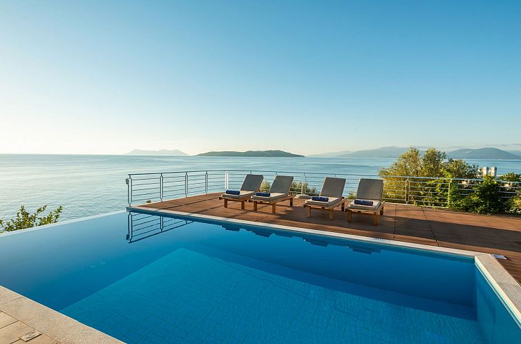 Vakantiehuis Karavi Villa mit privatem Zugang zum Meer