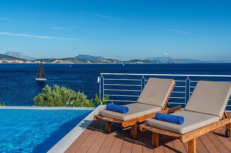 Vakantiehuis Karavi Villa mit privatem Zugang zum Meer