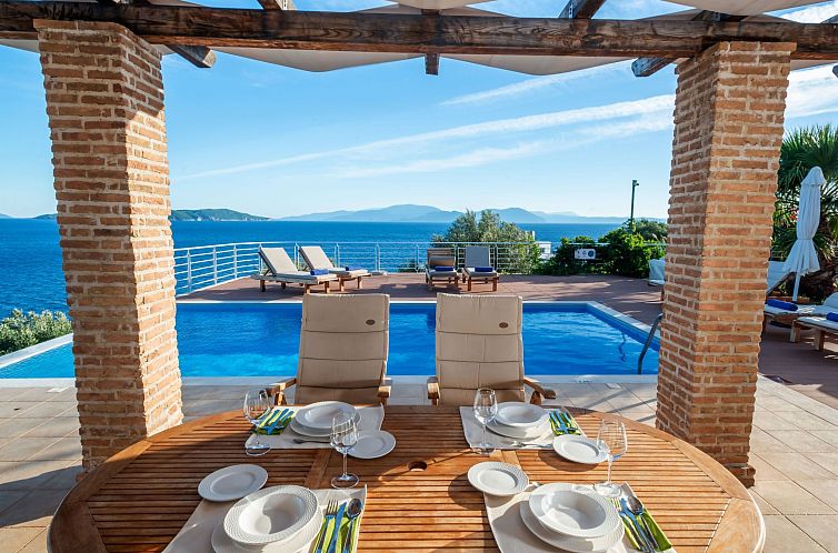 Vakantiehuis Karavi Villa mit privatem Zugang zum Meer