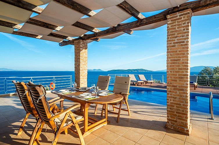 Vakantiehuis Karavi Villa mit privatem Zugang zum Meer