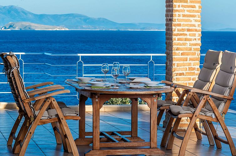 Vakantiehuis Karavi Villa mit privatem Zugang zum Meer