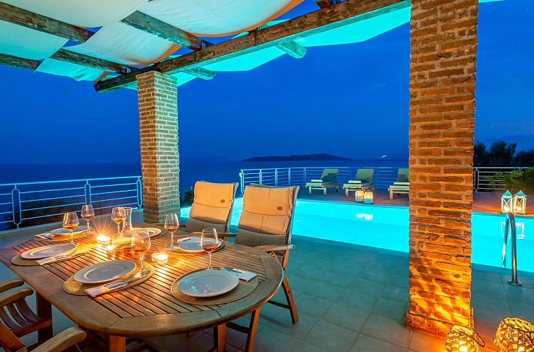 Vakantiehuis Karavi Villa mit privatem Zugang zum Meer