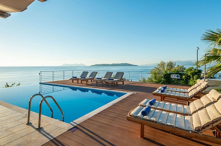 Vakantiehuis Karavi Villa mit privatem Zugang zum Meer