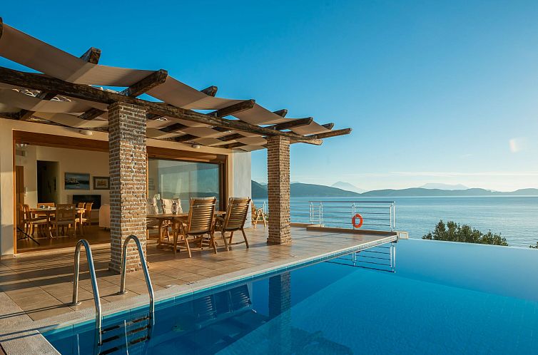 Vakantiehuis Karavi Villa mit privatem Zugang zum Meer