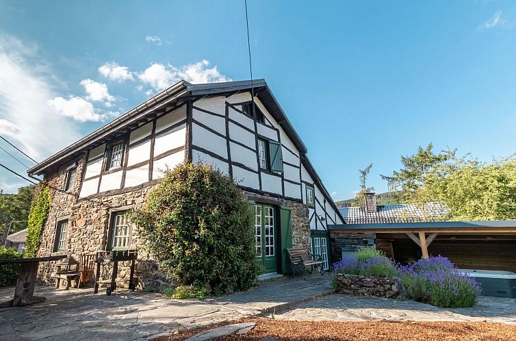 Vakantiehuis Ardenner Villa mit Jacuzzi
