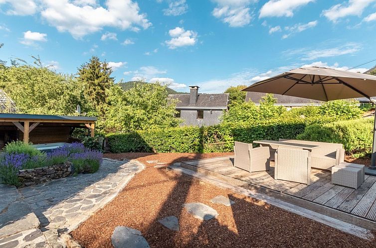 Vakantiehuis Ardenner Villa mit Jacuzzi