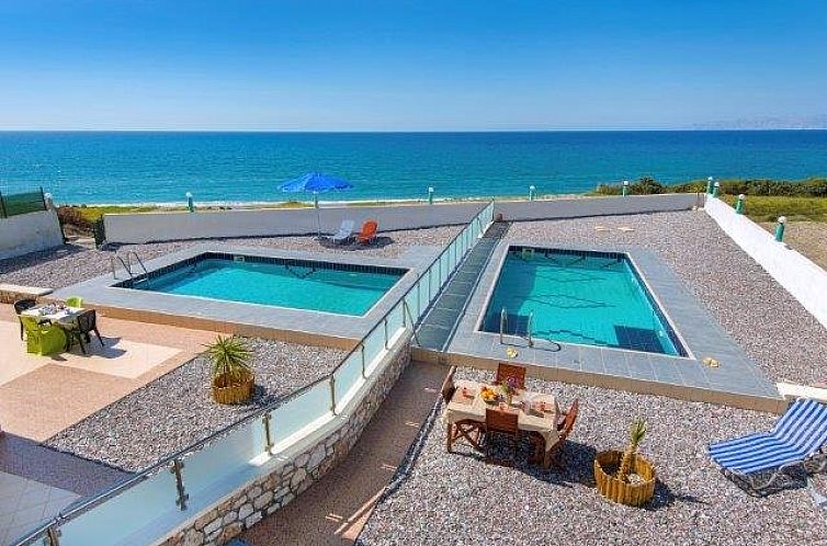 Ontspan bij Villa Lakia in Apolakkia, Griekenland. Vakantiehuis met zwembad en prachtig zeezicht vanaf het terras.