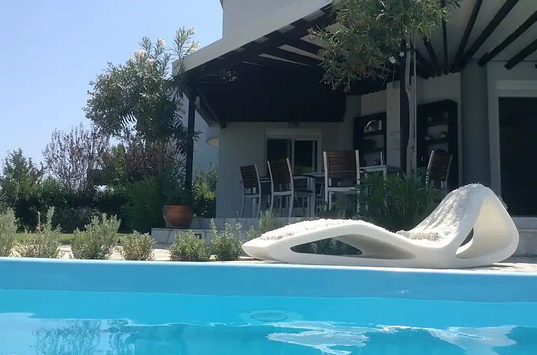 Villa Koukounari