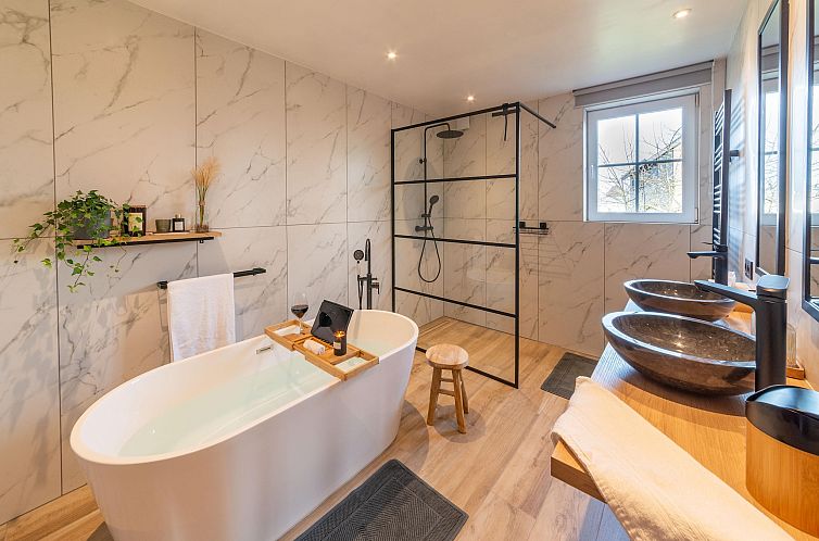 Charmante habitation à Lierneux pour 10 adultes avec Bains 