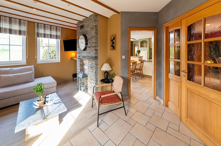 Charmante habitation à Lierneux pour 10 adultes avec Bains 