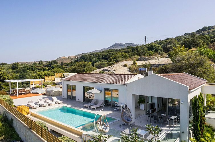Vakantiehuis Villa White Harmony 6km vom Strand entfernt mit