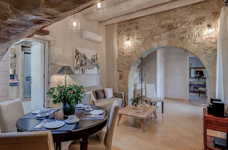 Vakantiehuis Traditionelle Villa, privater Pool, 5km zum Str