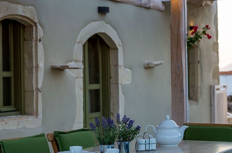 Vakantiehuis Traditionelle Villa, privater Pool, 5km zum Str