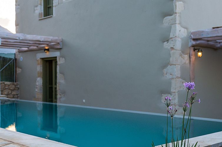 Vakantiehuis Traditionelle Villa, privater Pool, 5km zum Str