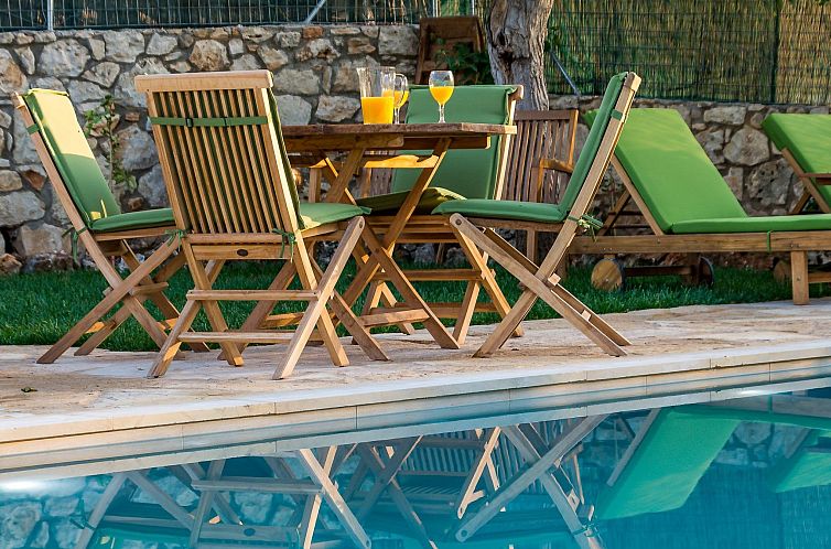Vakantiehuis Traditionelle Villa, privater Pool, 5km zum Str