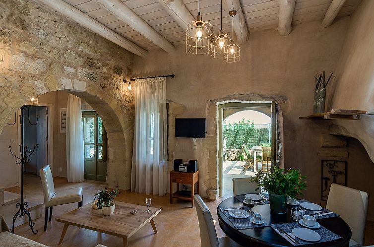 Vakantiehuis Traditionelle Villa, privater Pool, 5km zum Str