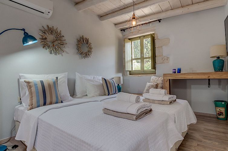 Vakantiehuis Traditionelle Villa, privater Pool, 5km zum Str