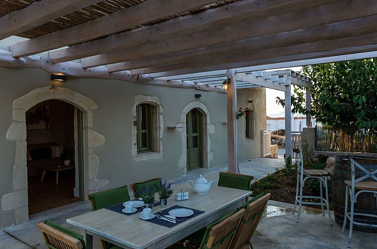 Vakantiehuis Traditionelle Villa, privater Pool, 5km zum Str