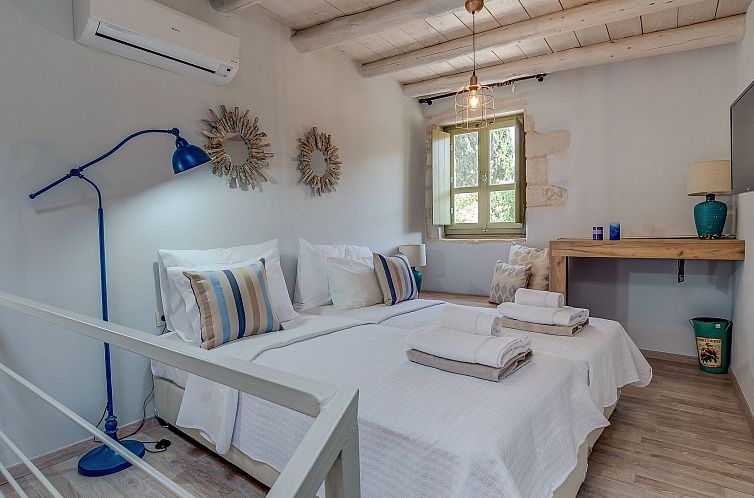 Vakantiehuis Traditionelle Villa, privater Pool, 5km zum Str