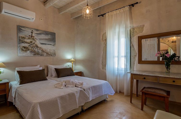 Vakantiehuis Traditionelle Villa, privater Pool, 5km zum Str