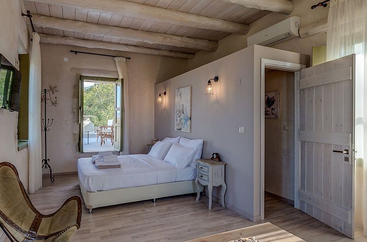 Vakantiehuis Traditionelle Villa, privater Pool, 5km zum Str