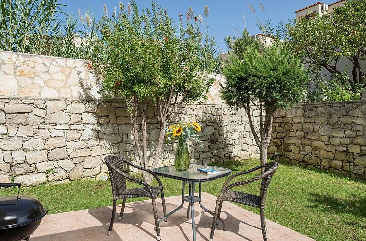 Vakantiehuis Villa mit Seeblick und Pool in der Nähe von Re