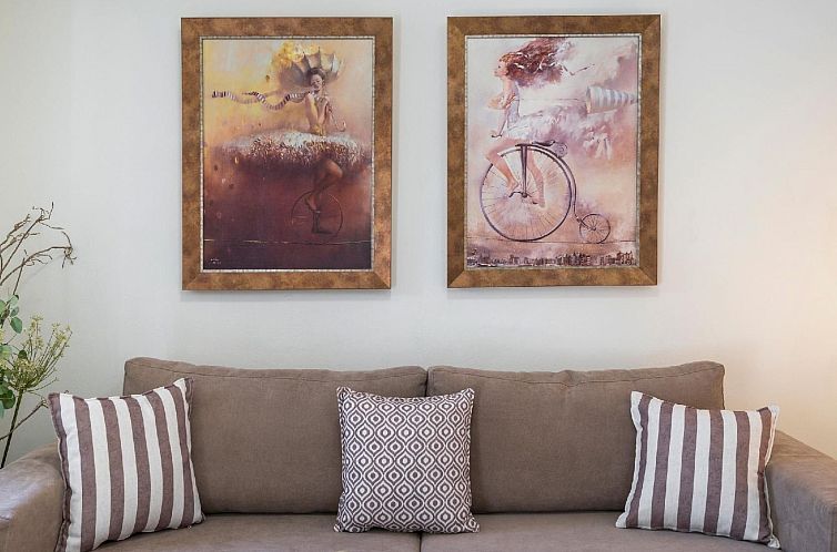 Vakantiehuis Villa mit Seeblick und Pool in der Nähe von Re