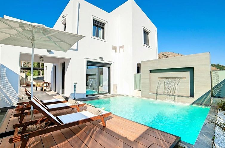 Vakantiehuis in Kavallos mit Grill, Terrasse und Garten