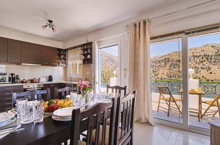 Vakantiehuis Wunderschöne Villa am Kournas-See★Großer pr