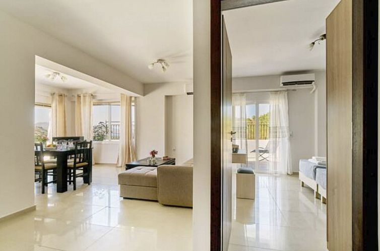 Vakantiehuis Wunderschöne Villa am Kournas-See★Großer pr