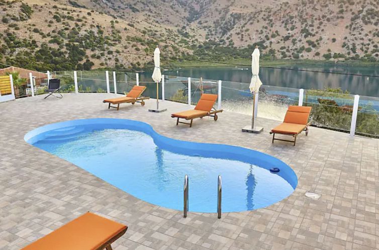 Vakantiehuis Wunderschöne Villa am Kournas-See★Großer pr