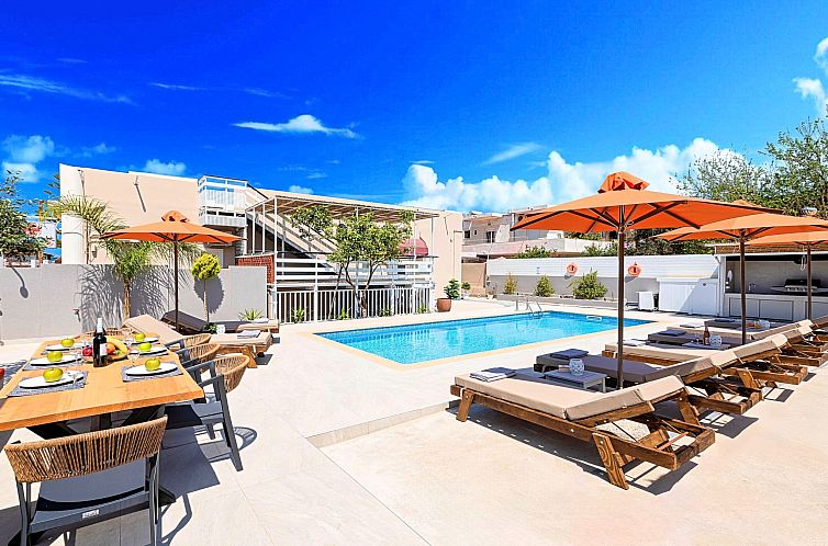 Vakantiehuis mit Privatpool für 24 Personen in Paralia Kour