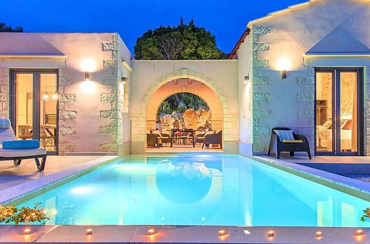 Vakantiehuis Villa Vardis mit beheiztem Pool