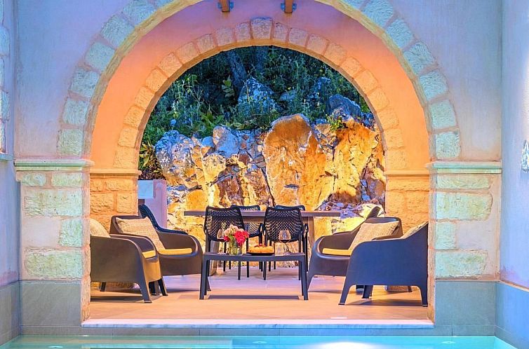 Vakantiehuis Villa Vardis mit beheiztem Pool