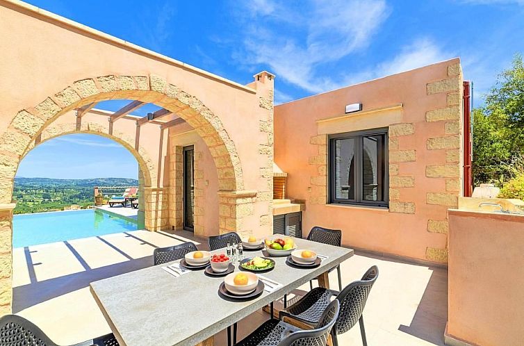 Vakantiehuis Villa Vardis mit beheiztem Pool