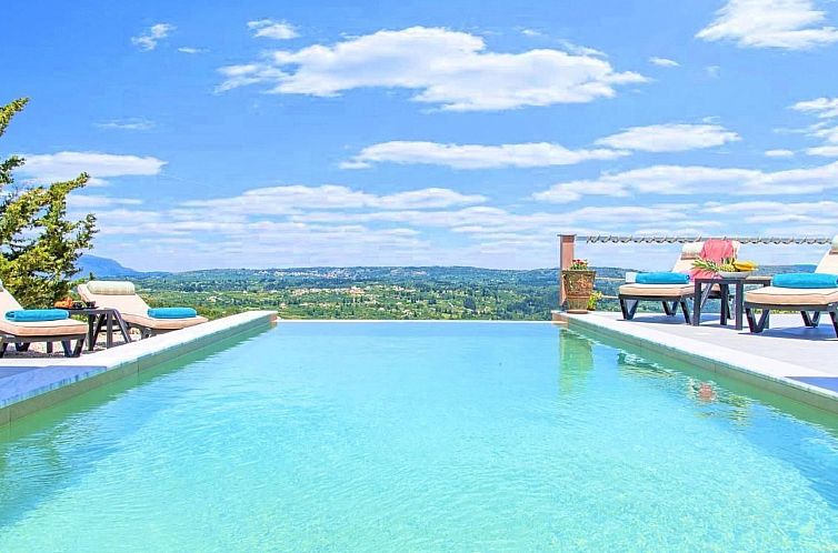 Vakantiehuis Villa Vardis mit beheiztem Pool